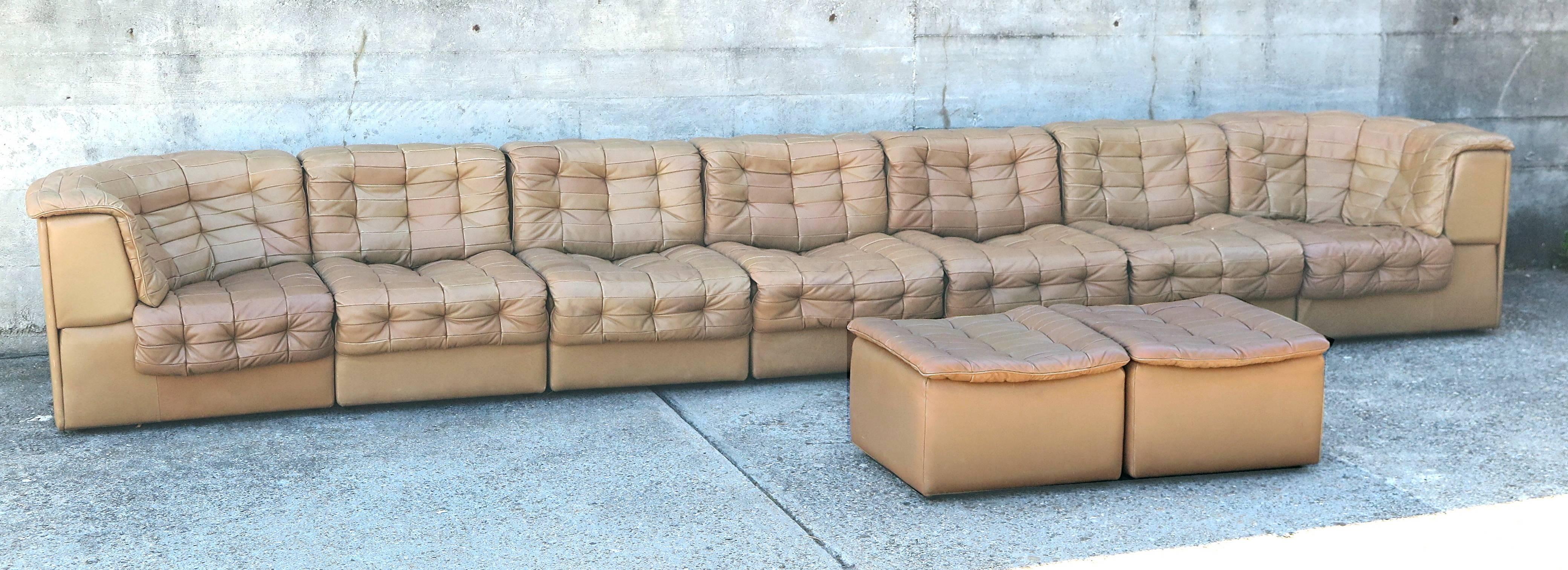 De Sede Light Brown Leather Modular Sofa, 7 Seats + 2 Ottoman In Good Condition For Sale In Bern, CH