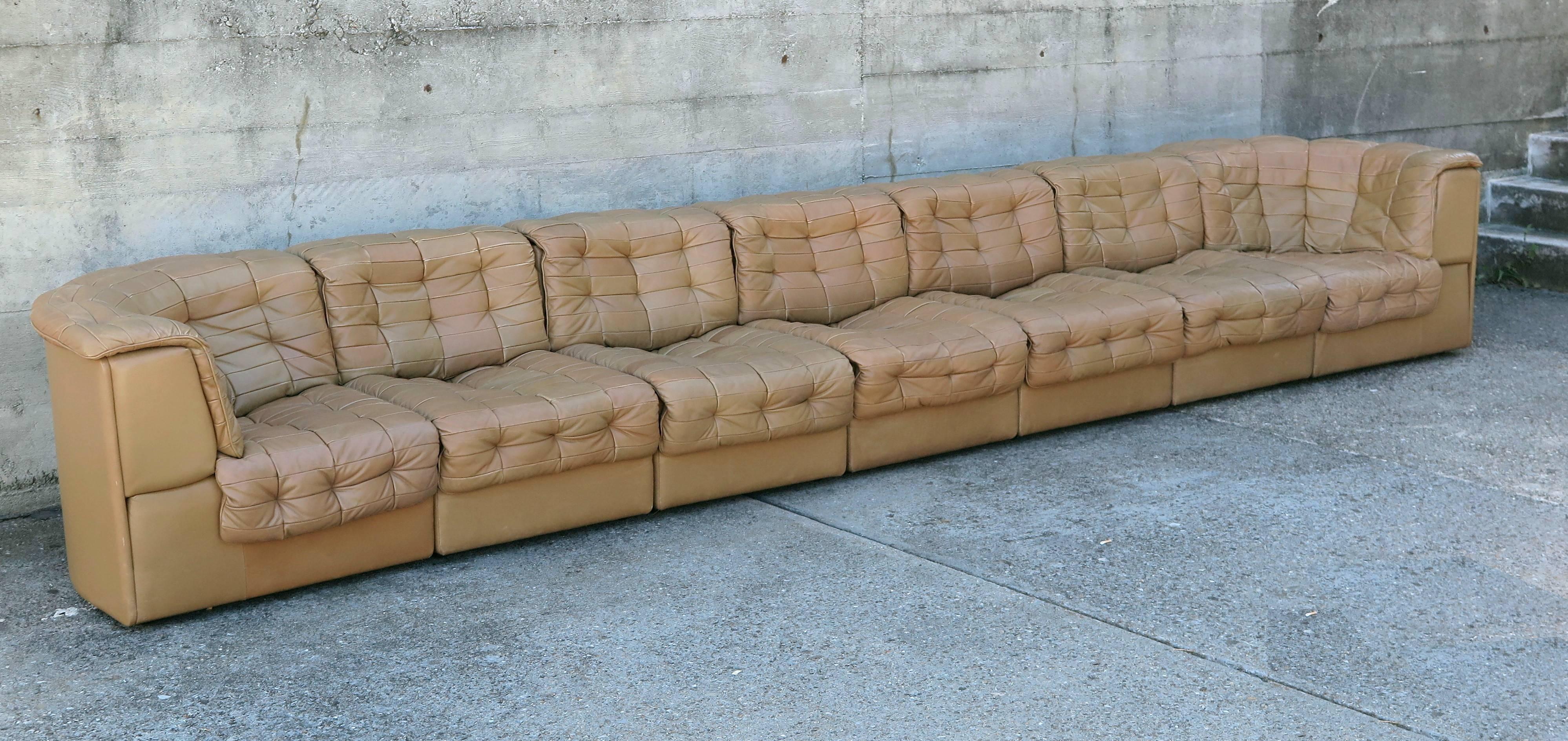 Mid-Century Modern De Sede Light Brown Leather Modular Sofa, 7 Seats + 2 Ottoman For Sale