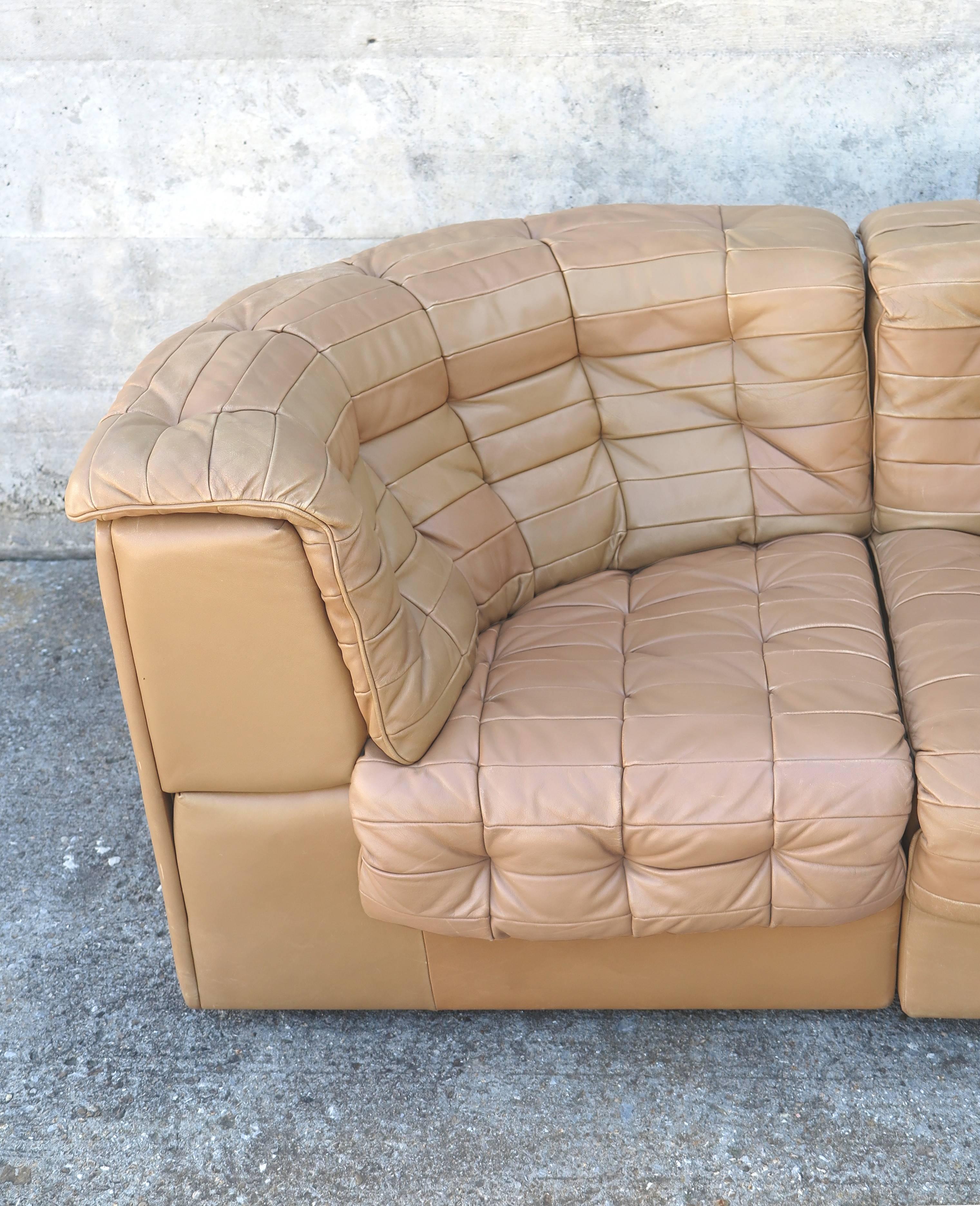 De Sede Light Brown Leather Modular Sofa, 7 Seats + 2 Ottoman For Sale 3