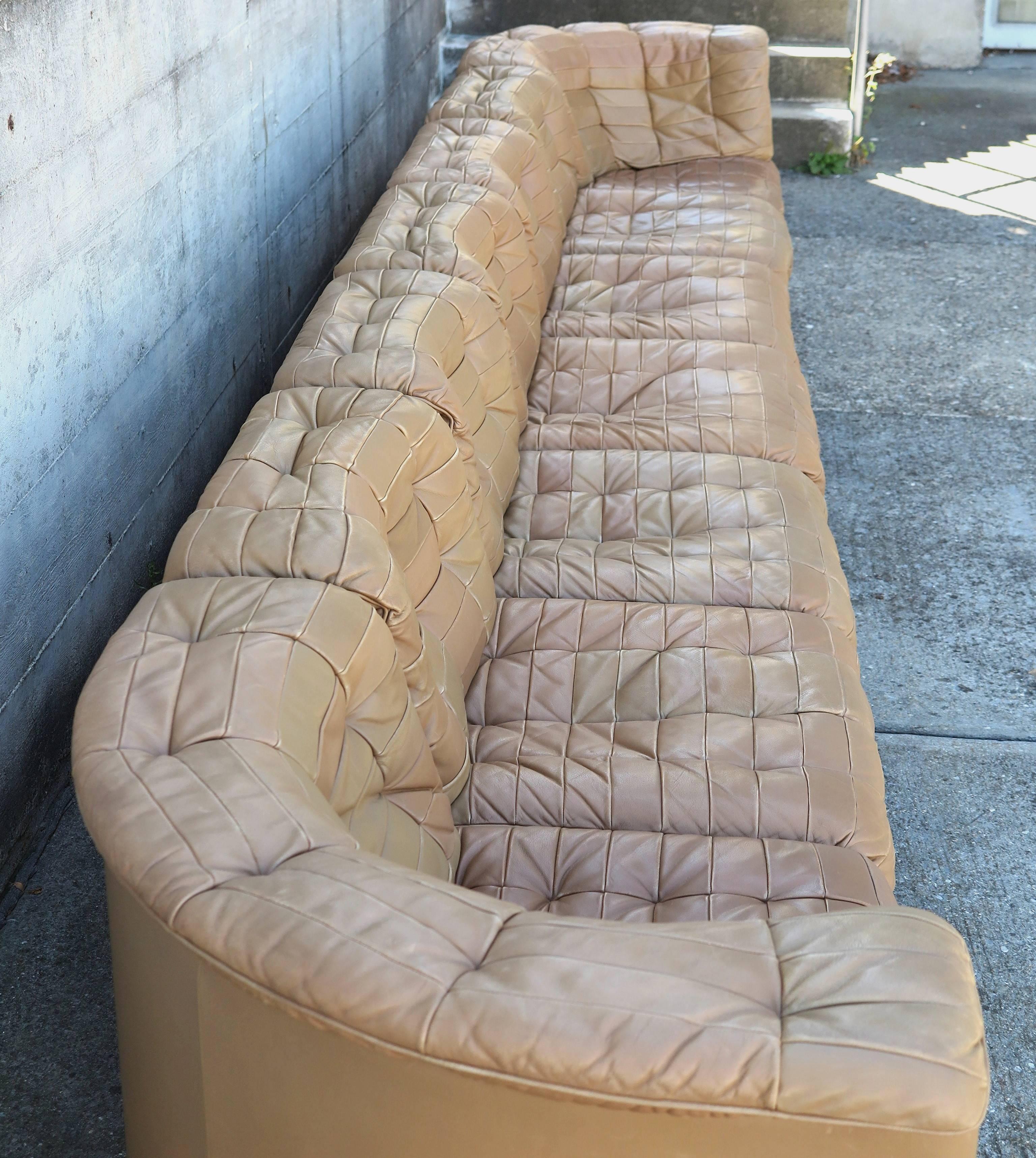 De Sede Light Brown Leather Modular Sofa, 7 Seats + 2 Ottoman For Sale 1