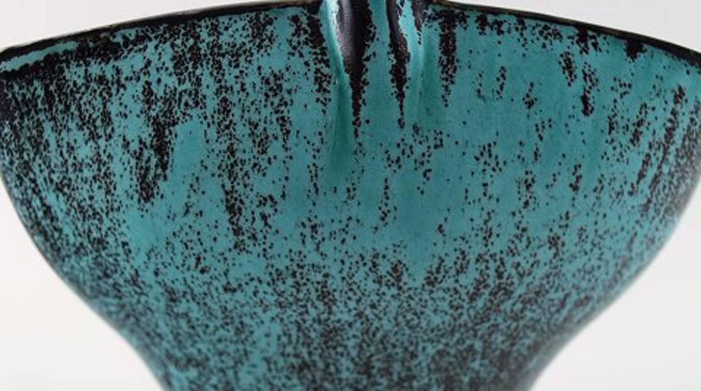 Kähler, HAK, glazed ceramic vase, 1930s.

Designed by Svend Hammershøi. Turquoise green double glaze.

Measuring 12.5 x 12 cm.

Marked.

In perfect condition.