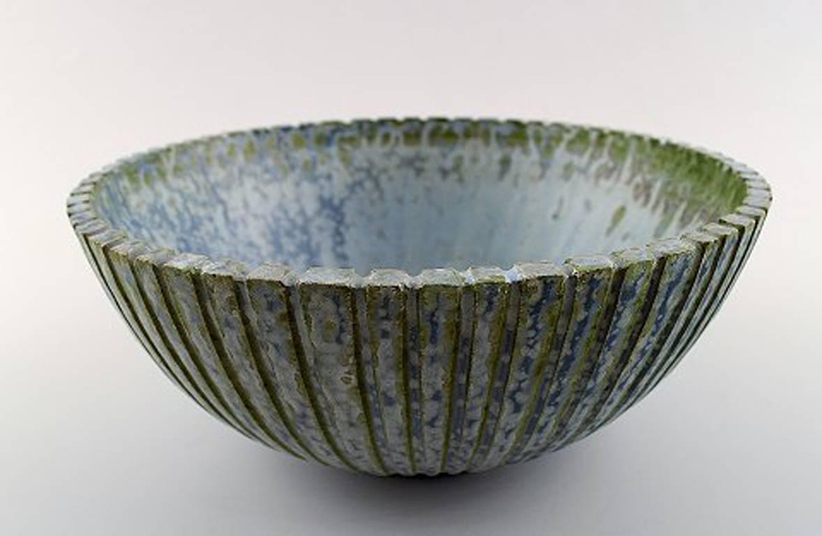 Arne Bang ceramics bowl. Marked AB 123.

Glaze in blue-green and gray shades.

In good condition.

Measures: Height 10 cm., diameter 21 cm.