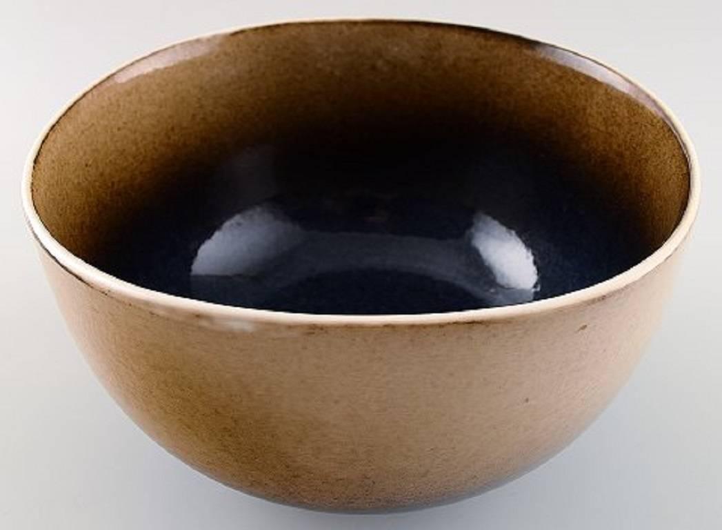 Unique Royal Copenhagen large ceramic bowl by Nils Thorsson.

Fantastic glaze.

Beautiful bowl of high quality.

Size: 17 x 10 cm.

In perfect condition. 1st factory quality.