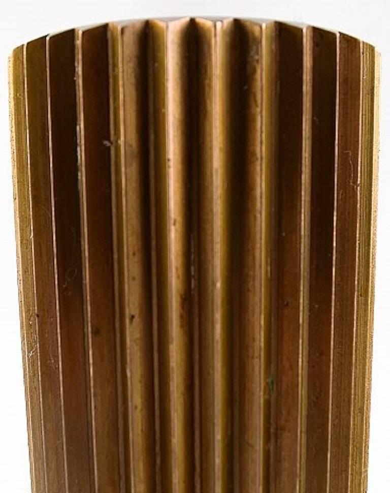 Großer Tinos Art Deco Kerzenhalter in Bronze.

Dänemark, 1940er Jahre.

Markiert.

In gutem Zustand.

Maße: 13.5 cm.
