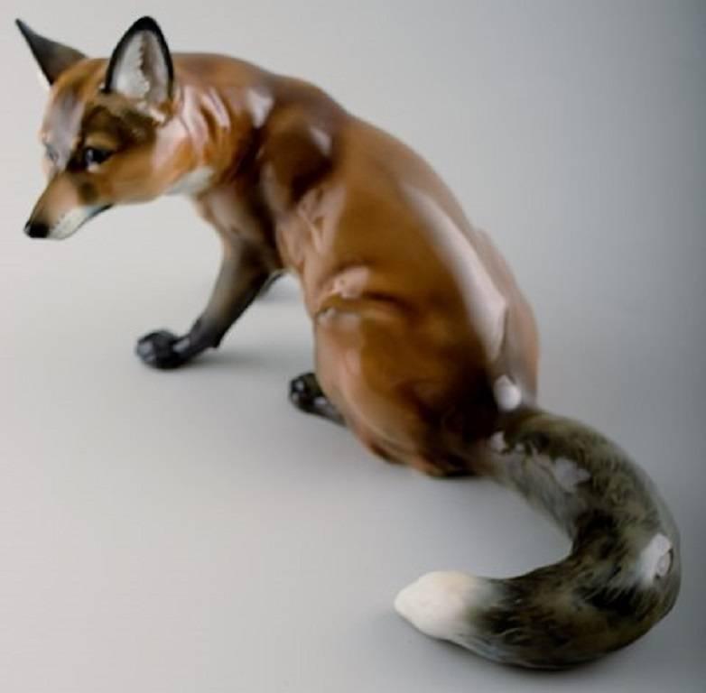 Vintage Art Deco Rosenthal sitting fox porcelain figurine.

Model # 983.

Designed by Max Hermann Fritz app. 1935.

Measurement: 9 inches wide, 5.5 inches tall - 23 x 14 cm.

In perfect condition.
