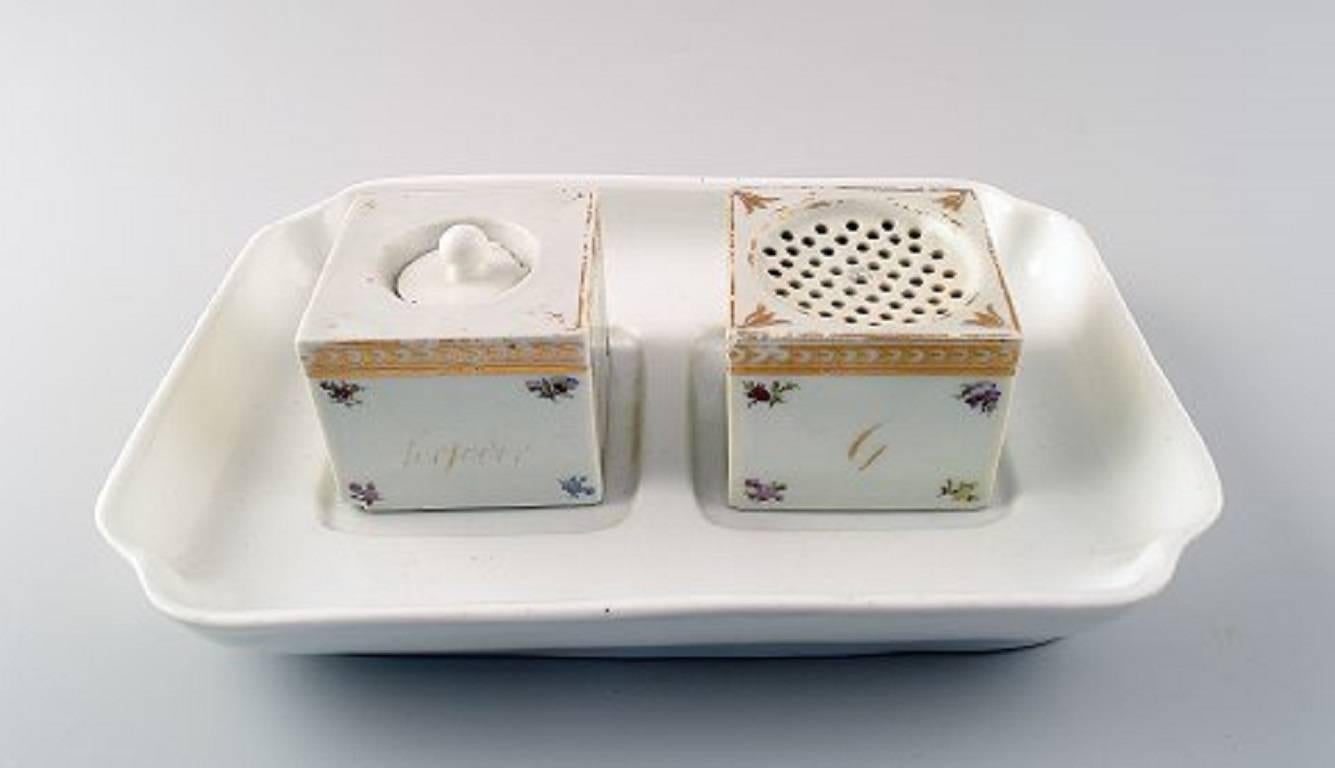 Early and rare Royal Copenhagen writing set with two inkwells.

hand-painted with flowers.

Stamped, circa 1850s.

1st. factory quality, in good condition, one lid with small chips.

Size: 21.5 cm. long.
