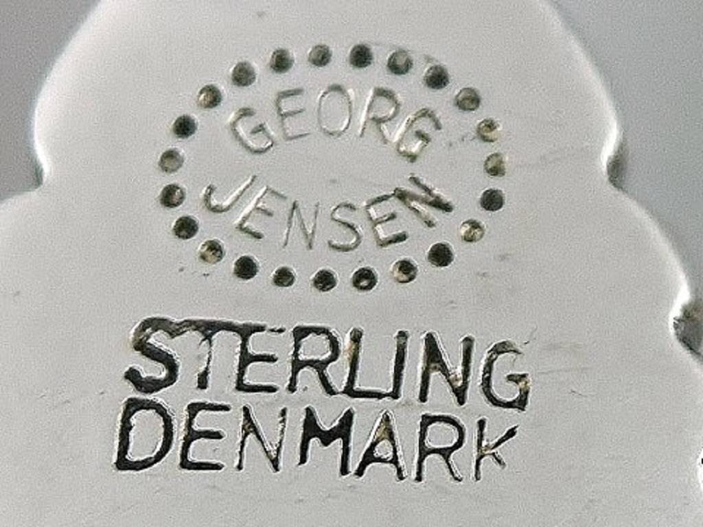 Art déco Deux cuillères à dessert en argent à acanthes de Georg Jensen, conçues par Johan Rohde en vente