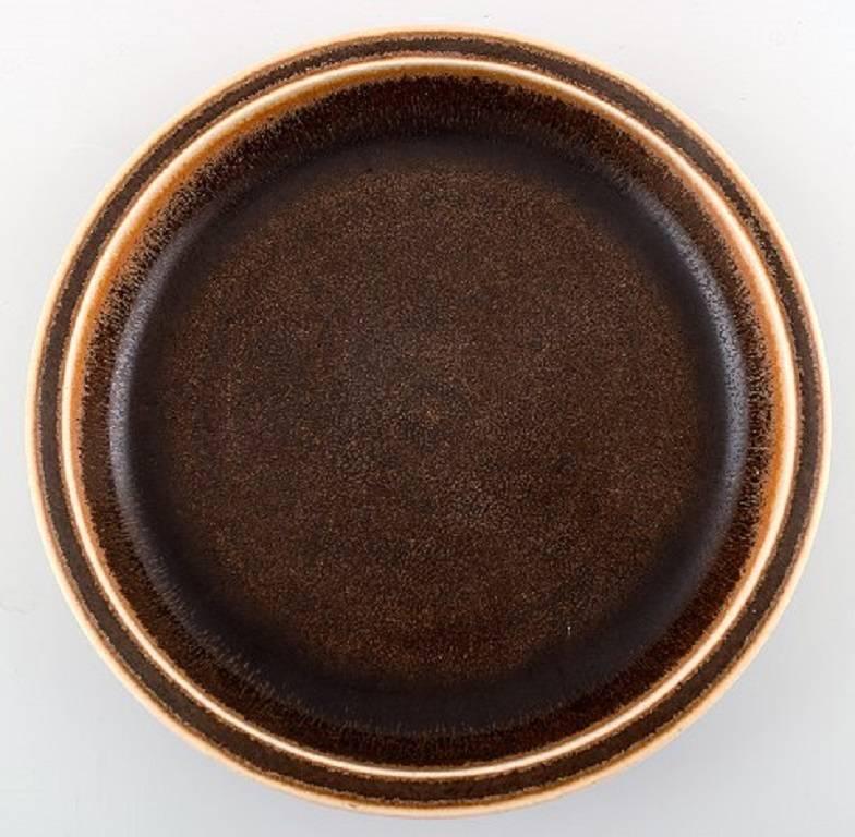 Saxbo, large ceramic dish or bowl, beautiful brown glaze.

Yin yang stamp. Model No. 66.

In perfect condition.

Measures: 23 x 4.5 cm.