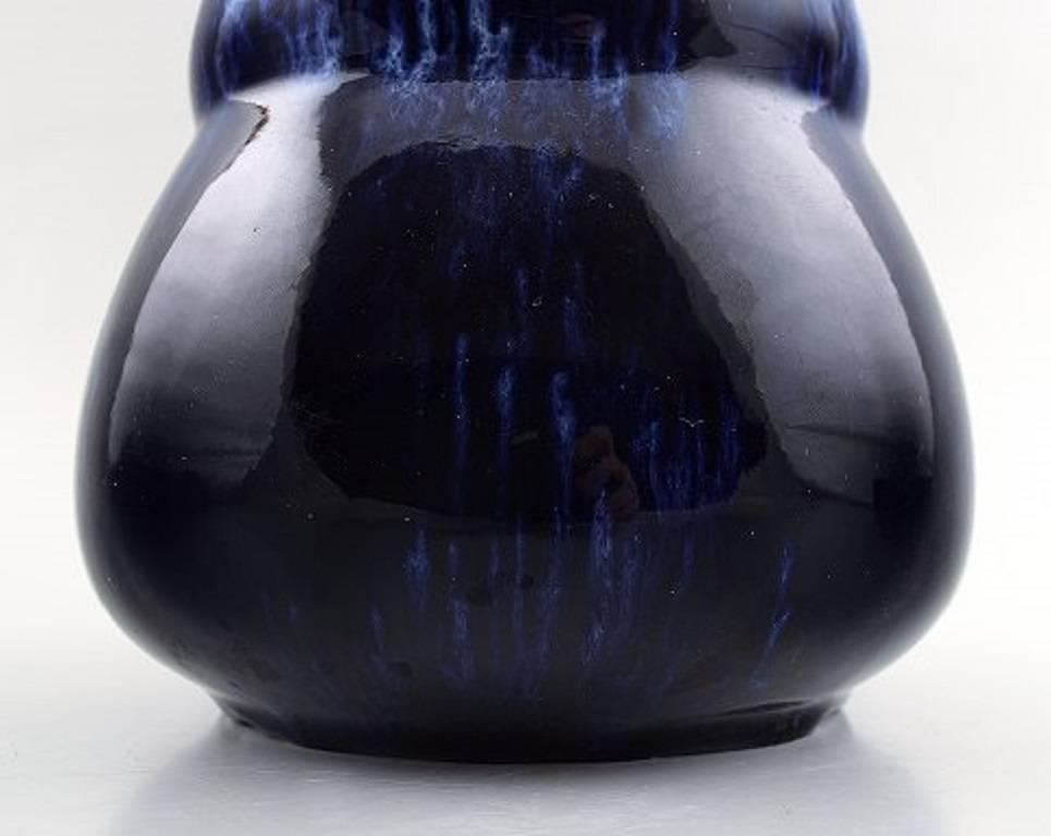Paar Rrstrand-Vasen mit Deckel aus dunkelblauer Fayence. 1930er-1940er Jahre (Schwedisch) im Angebot