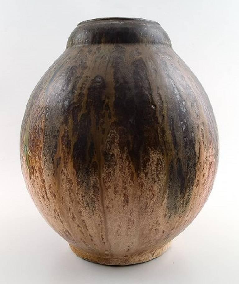 Large French Art Deco pottery vase.

Very beautiful glaze.

In perfect condition.

Measures: 32 x 20 cm.

Marked.