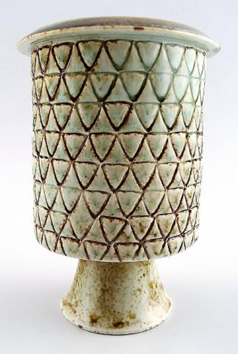 Stig Lindberg (1916-1982), Gustavberg Studio pottery vase.

circa 1960.

Stamped with Studiohand mark.

Measures: 14 x 10 cm.

In perfect condition.