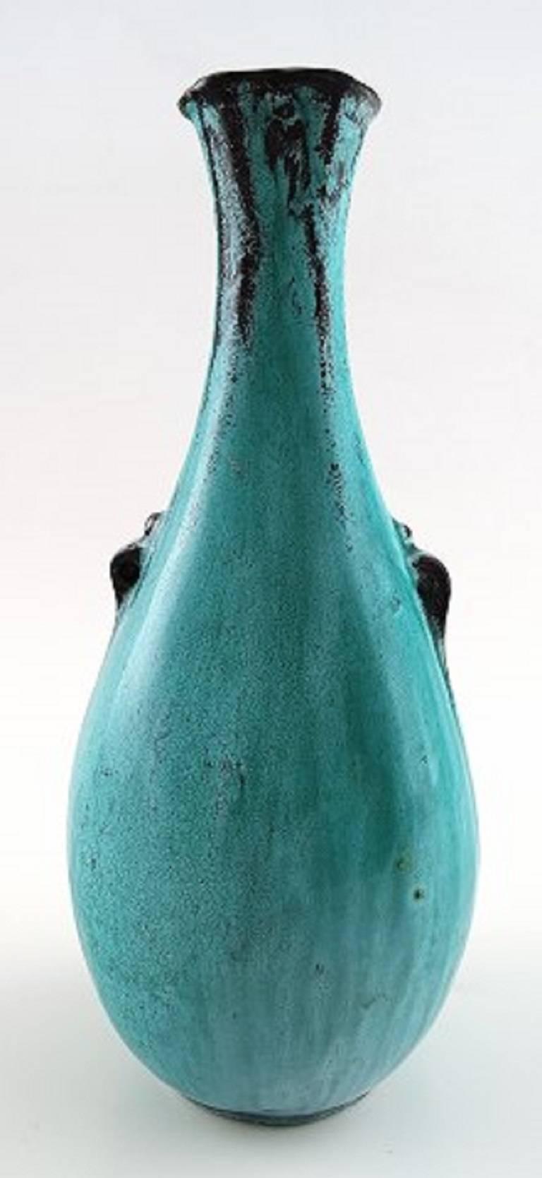 Svend Hammershoi for Kähler, HAK, glazed earthenware vase, 1930s.

Designed by Svend Hammershoi.

Turquoise Green double glaze.

Measures 20 cm.

Marked.

In perfect condition.