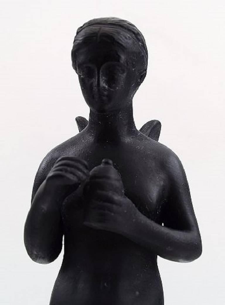 L. Hjorth, figure in black terracotta. Model number 438.

In perfect condition.

Measures 23 cm.

Marked.