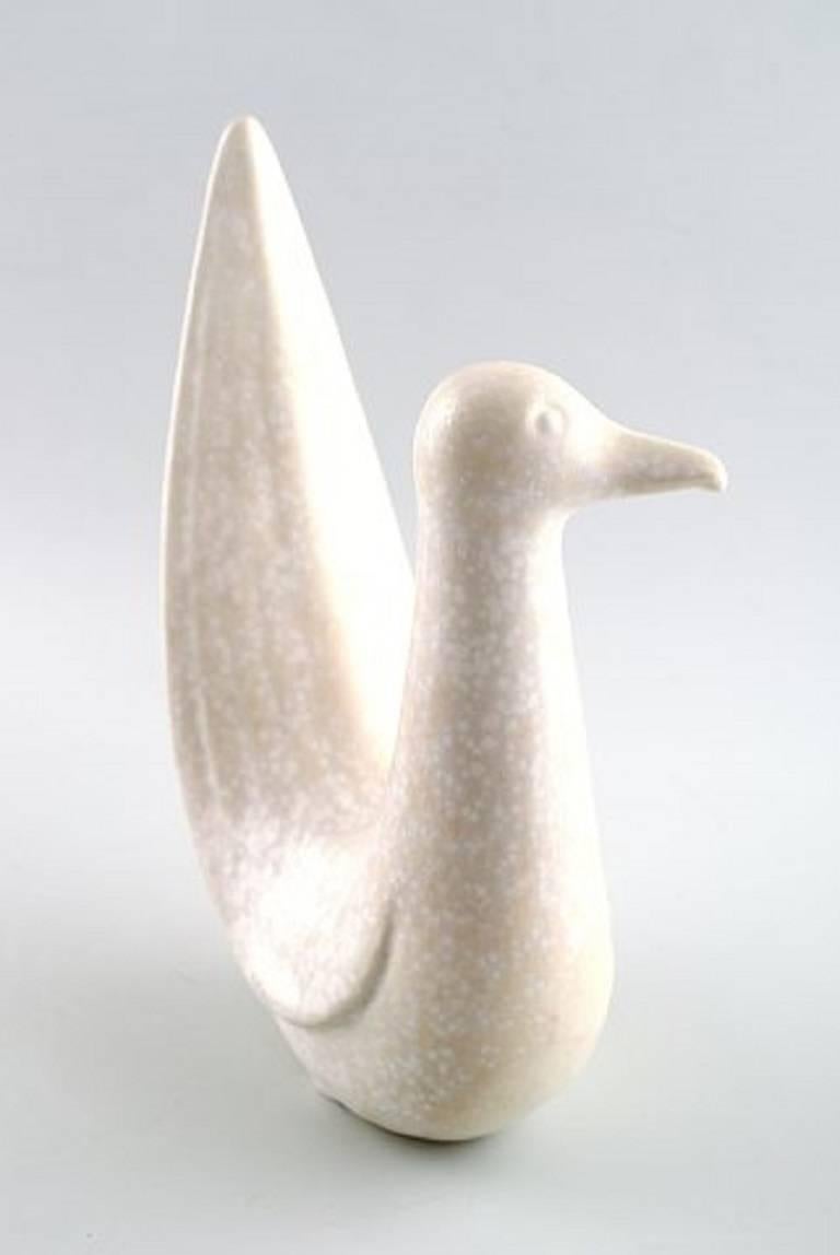 Rörstrand stoneware figure by Gunnar Nylund, bird.

Eggshell glaze.

In perfect condition. First. Factory quality.

Measures: 23 x 13 cm.