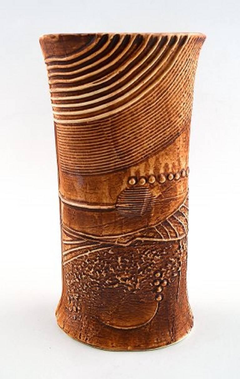 Rörstrand Bertil Vallien ceramic vase.

Measures 21 x 11 cm.

In very good condition.

Marked.