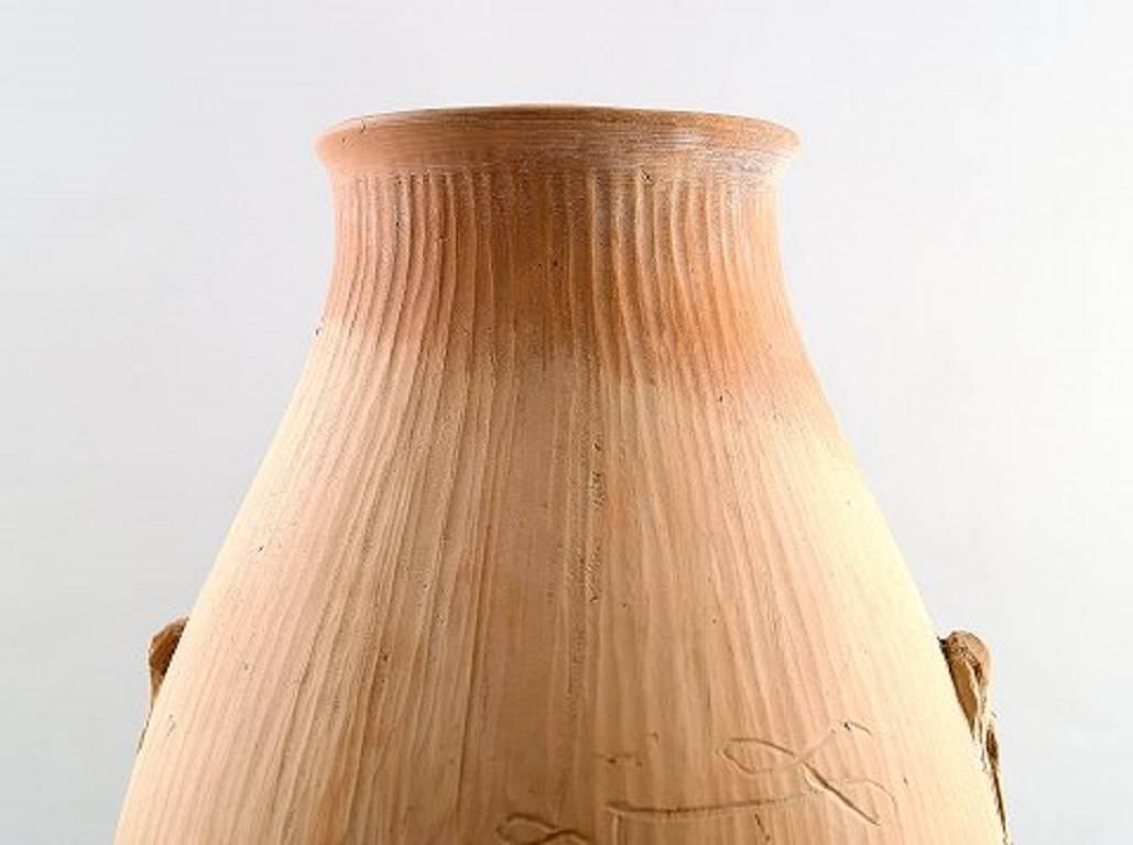 Large unique Svend Hammershøi for Kähler, Denmark, unglazed clay / stoneware vase, 1937.

Measures: 30 cm. x 16 cm.

Marked.

In perfect condition.