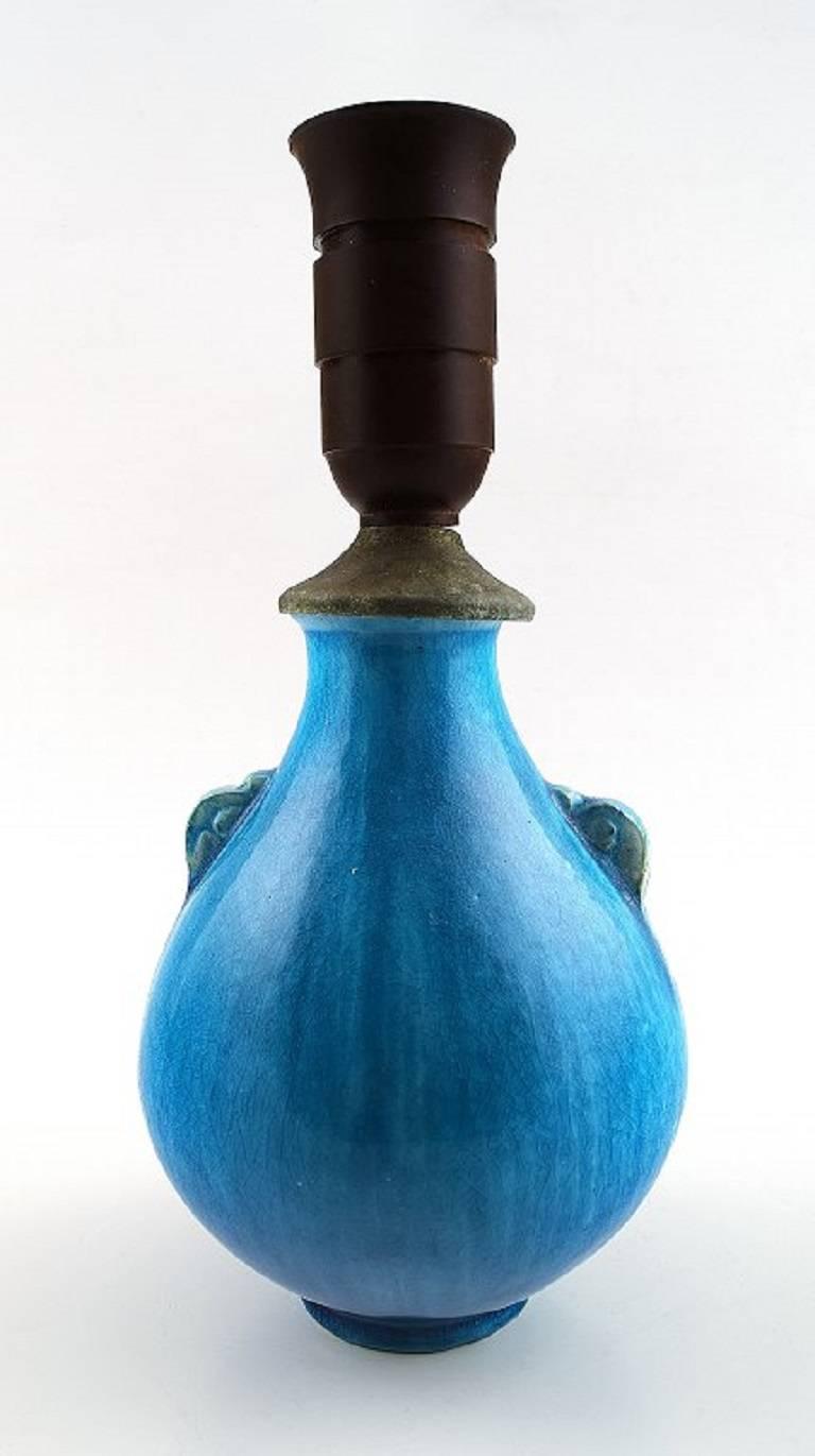 Kähler, Denmark, glazed stoneware lamp, 1930s.

Designed by Svend Hammershøi.

Turquoise glaze.

Measures 16 cm. Total height 22 cm.

Marked.

In perfect condition.