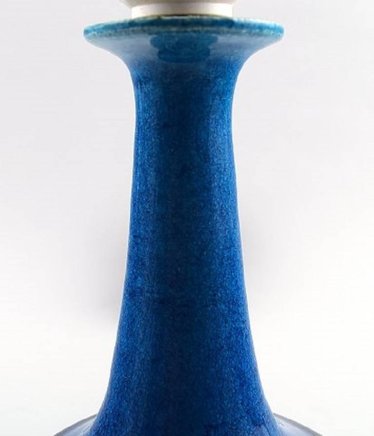 Kähler, Denmark, glazed stoneware lamp, 1960s.

Designed by Nils Kähler.

Turquoise glaze.

Measures 15 cm. Total height 24.5 cm.

Marked.

In perfect condition.