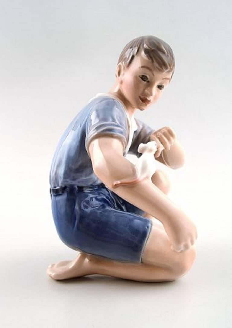 Figurine number 1270, boy with mouse by Jens Peter Dahl Jensen.

Rare figurine.

1st. factory quality, in perfect condition.

Measures: 14 cm. height.
