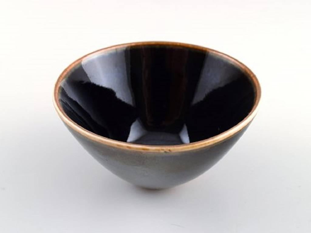 Rörstrand, three ceramic bowls.

Glaze in shades of brown.

Sweden, Mid-20th century.

Measures: 8 x 5 cm.

In perfect condition. 1st. factory quality.