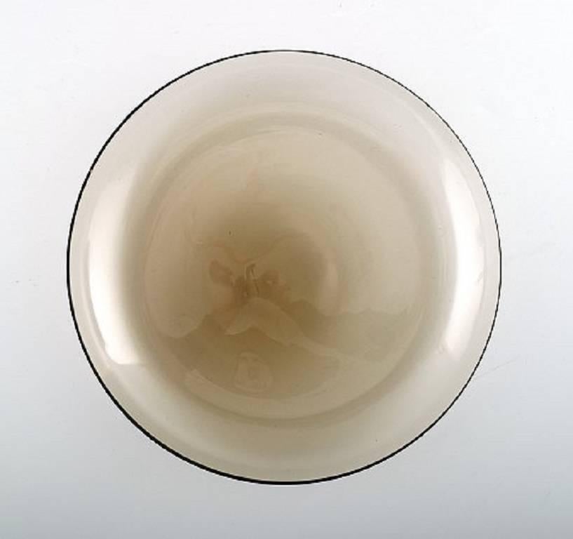 11 dishes in smoke-colored art glass, Josef Frank.

Reijmyre/Gullaskruf, Sweden mid-20 century.

In good condition.

Measures: 20.5 cm.