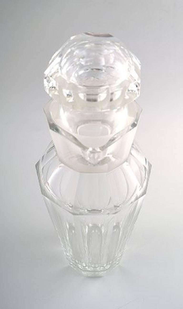 Pichet à cocktail/shaker en verre transparent, verre d'art moderne suédois, années 1960.

Mesure 23,5 cm.

En parfait état.

Sans timbre.