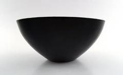 Bol Krenit de Herbert Krenchel, métal noir et émail rouge, 1970