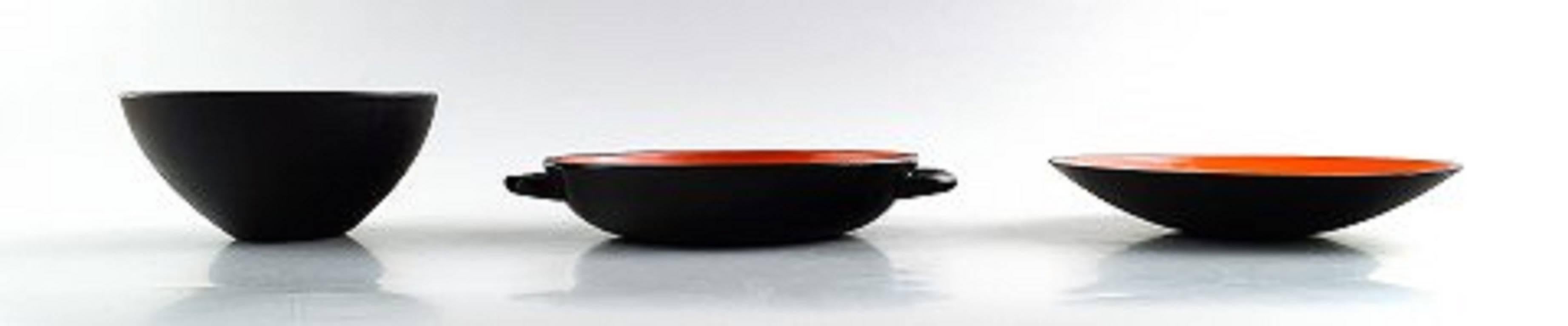 Krenit bowl and two dishes by Herbert Krenchel.

Black metal and orange enamel,

1970s, Danish design.

The bowl measures 12.5 cm. in diameter. 6.5 cm. high. 

The dishes measures 16 cm. and 18.5 cm.

In very good condition.

Hallmarked.