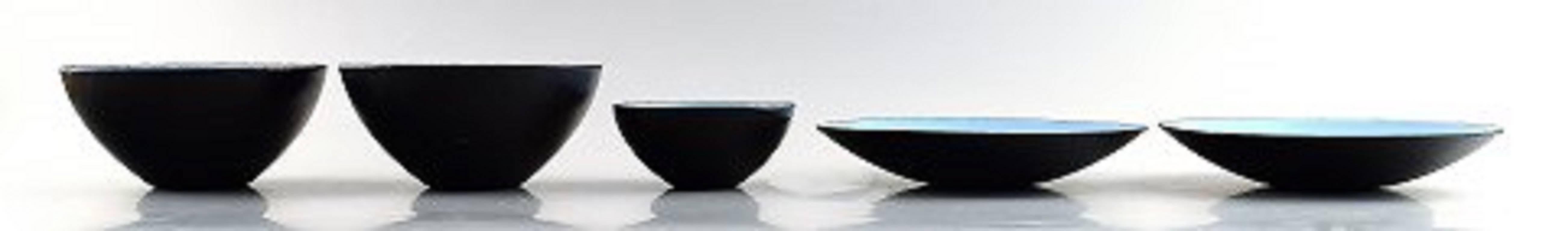 Krenit 3 bowls and two dishes by Herbert Krenchel.

Black metal and turquoise enamel.

1970s. Danish design.

The largest dish measures 12.5 cm. in diameter. 6.5 cm. high. 

In very good condition.

Hallmarked. Krenit, Denmark.