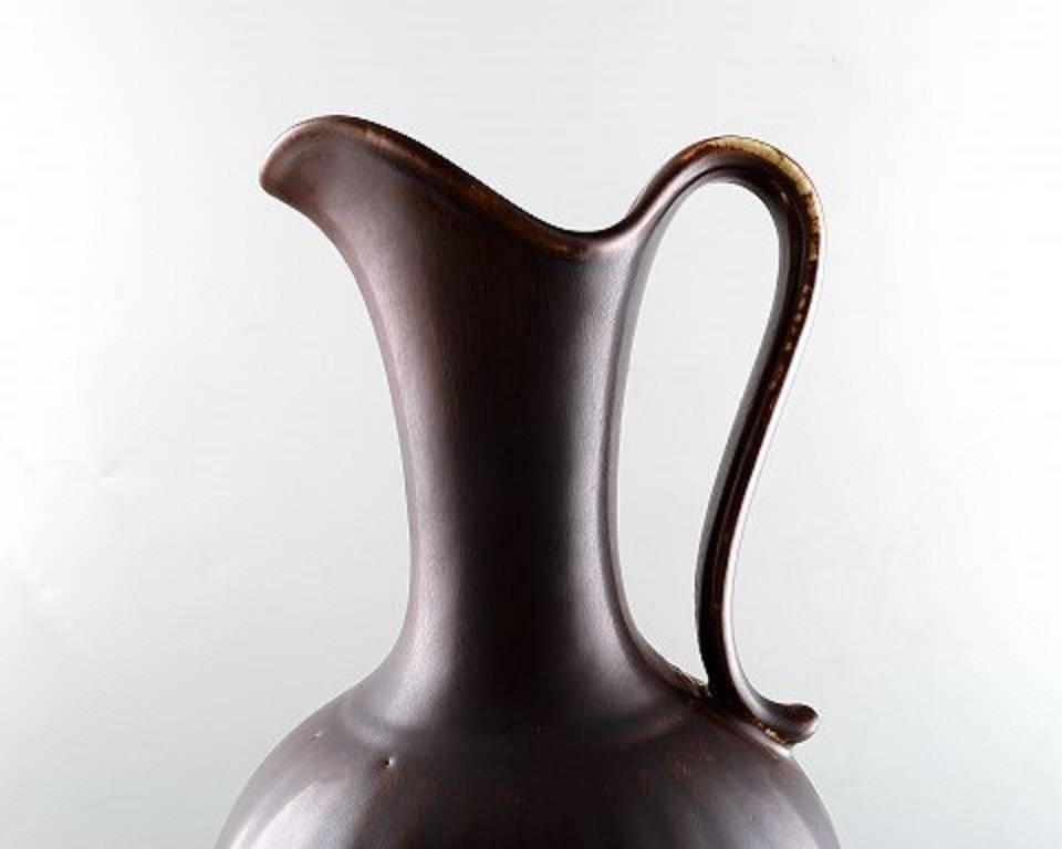Gunnar Nylund, Rörstrand vase / pitcher in ceramics.

Beautiful glaze in shades of brown.

In perfect condition.

Measures: 45 cm high.

Marked.