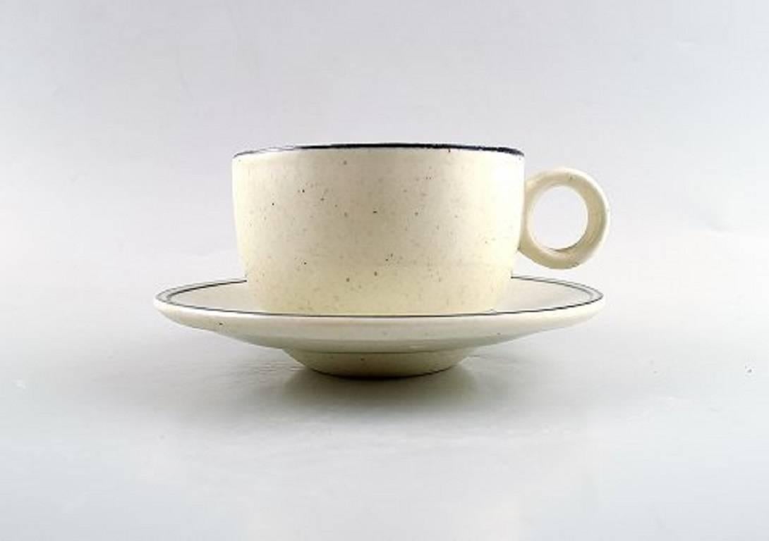 Stig Lindberg (1916-1982), Gustavsberg. Three sets "Birka" coffee cups and a cream jug in hand-painted stoneware,

circa 1960s.

Hallmarked.

Measures: 8.5 x 5.5 cm, saucer 12.5 cm.

In perfect condition.