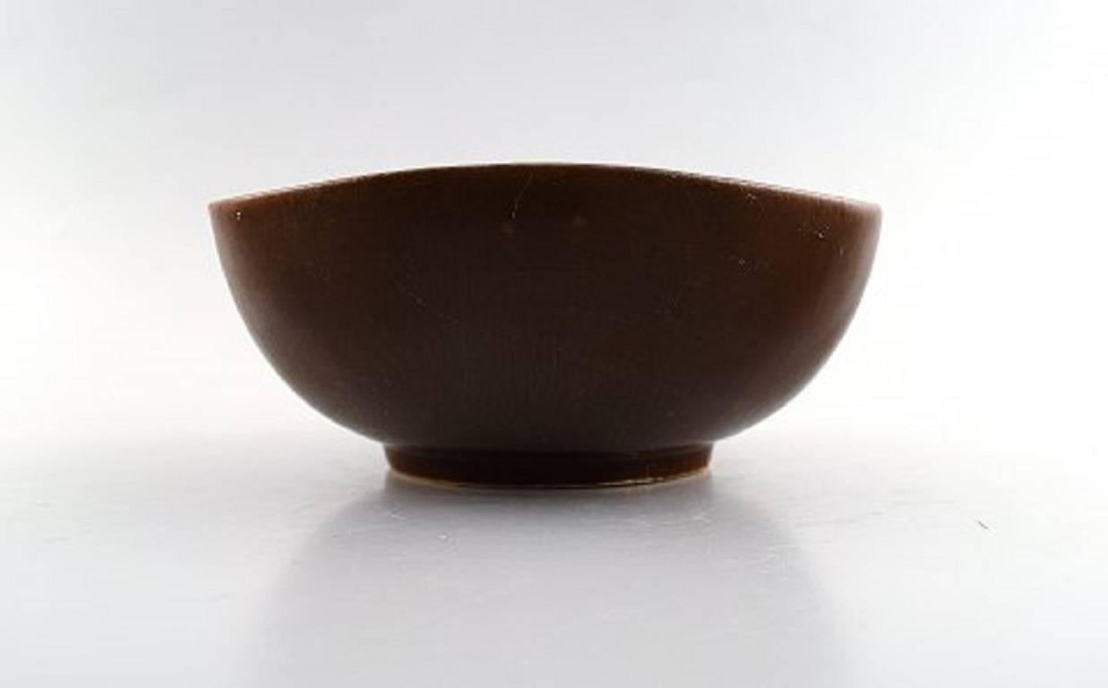 Berndt Friberg for Gustavsberg ceramic bowl for four candlelights.

Modern Swedish design.

Fine glaze in shades of brown!

Perfect. 1st. factory quality.

Measures: 13.5 x 5.5 cm.
