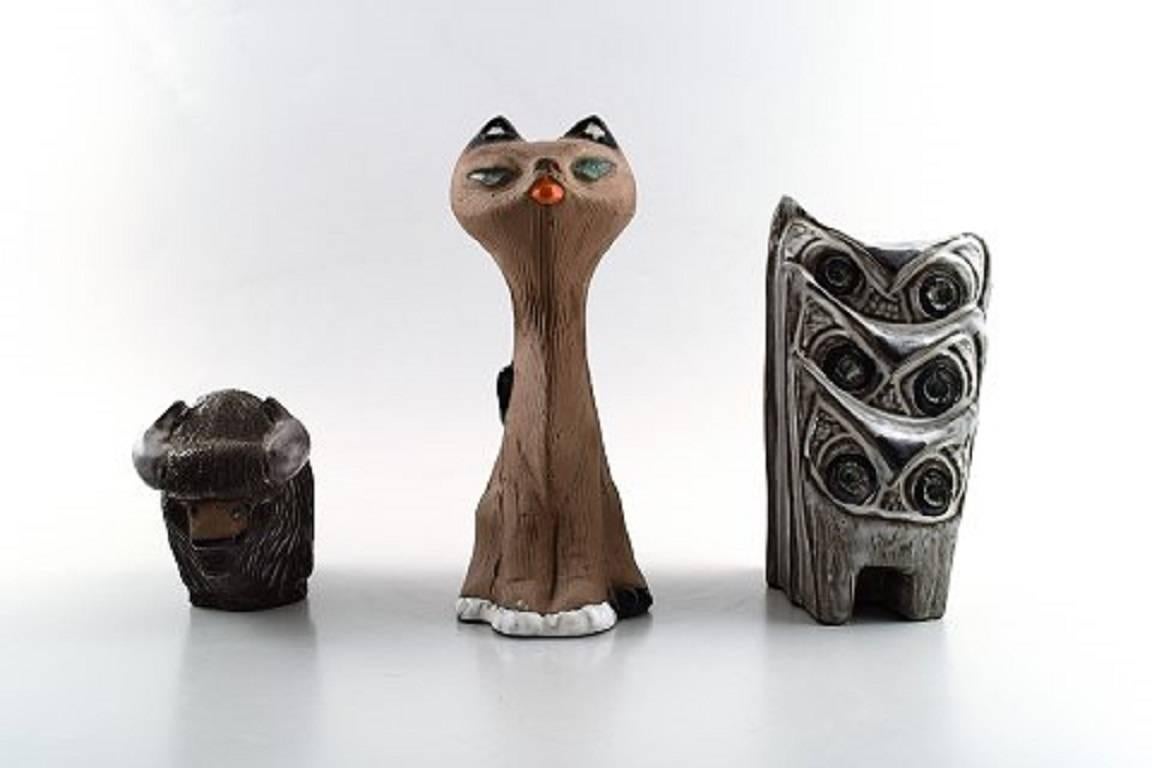 Collection of Upsala-Ekeby pottery figurines, lions, cat, owl, monkeys, bison. 

A total of eight figures.

Stamped, Sweden, mid-20 century.

In perfect condition.

The big lion measures 16 x 16 cm. The cat measures 20 cm.