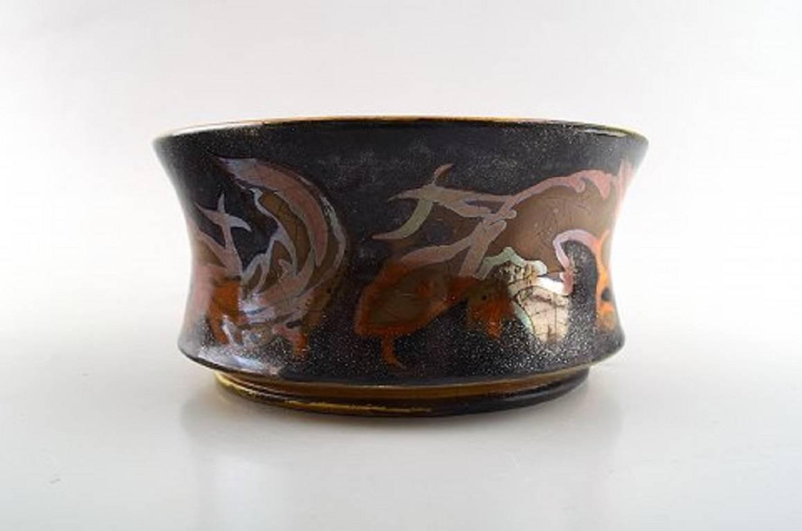 Jens Thirslund (1892-1942) Unique Kähler, Denmark bowl decorated with fabulous creatures.

Stamped HAK and with Thirslund's signature,

1920.

In perfect condition.

Measures: 15 x 7 cm.