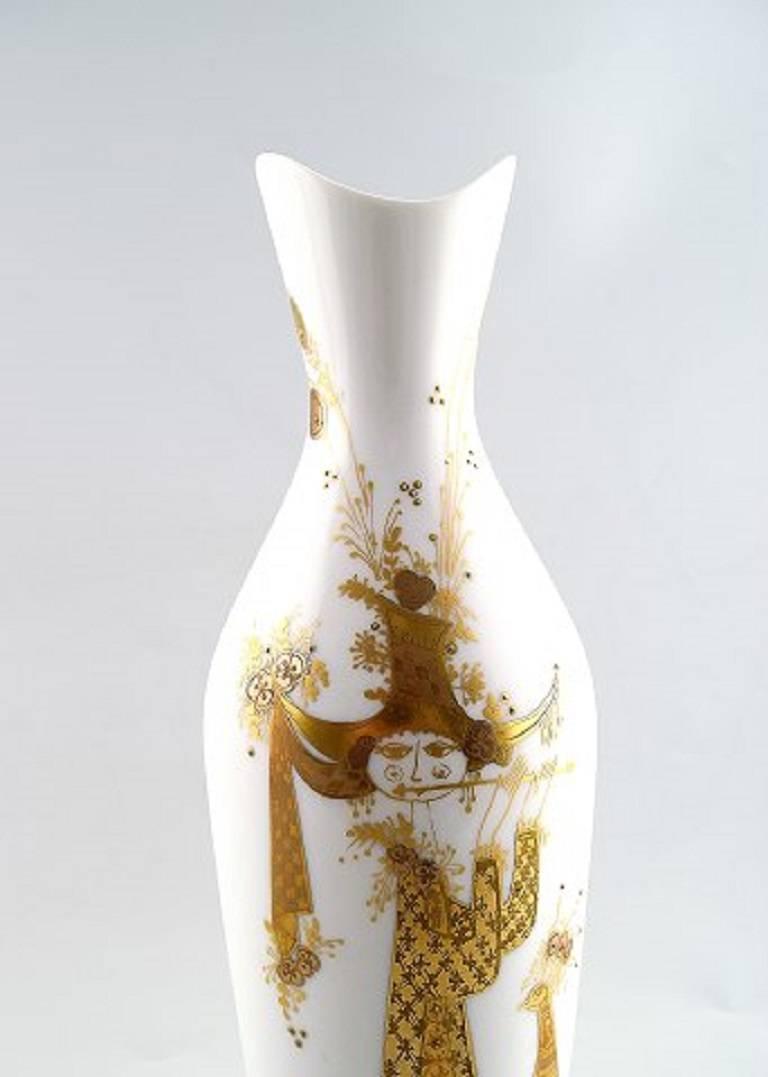 Rosenthal Studio Line quatre couleurs, Bjorn Wiinblad a pair of large porcelain vases, decorated in gold.

In perfect condition.

Measures 33 cm.

Hallmarked.