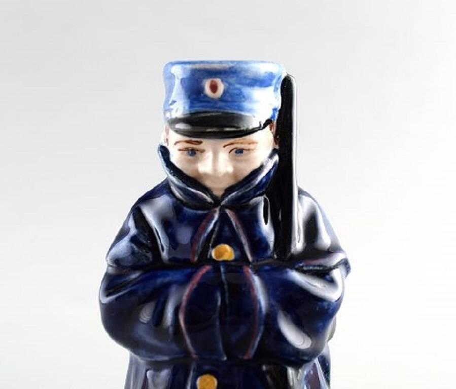 Rare figure of a soldier from Aluminia/Royal Copenhagen. Candlestick.

It is from 1908.

Height 14 cm.

Very good condition.