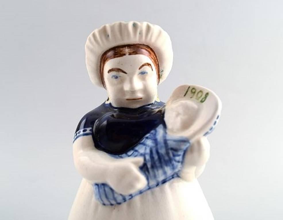 Rare Ame Aluminia/Royal Copenhagen figurine.

Dated 1908.

Height 14 cm.

Number 556/484.

Very good condition