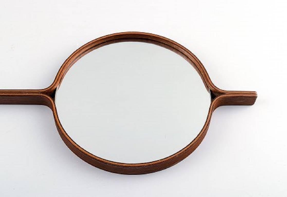 Jorgen Gammelgaard. Hand Mirror in rosewood.

Designed around 1960. 

Danish design.

In perfect condition.

Length 38.5 cm.