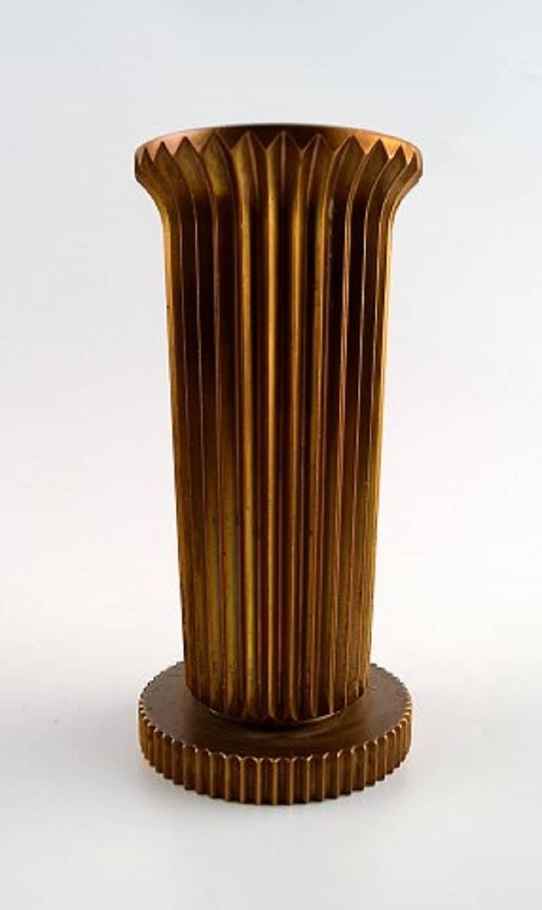A pair of large Tinos Art Deco candlesticks in bronze.

Denmark, 1940s.

Marked.

In fine condition.

Measures 16 x 8 cm.