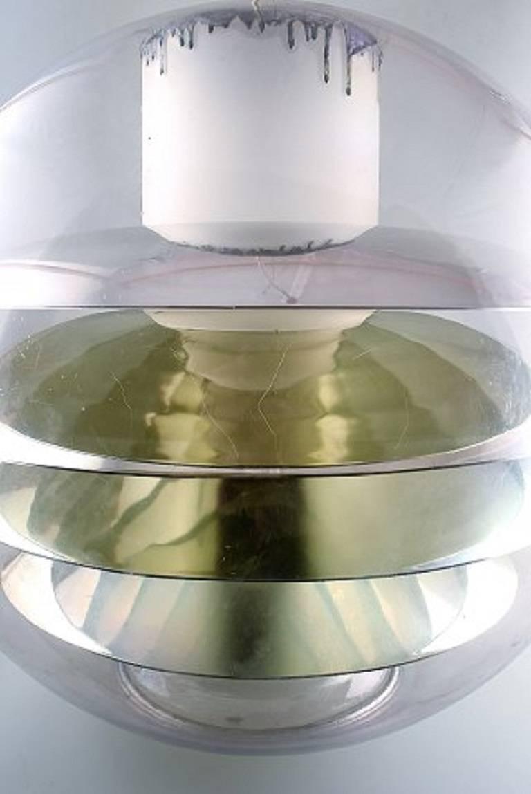 Poul Henningsen / Verner Panton style, large ceiling lamp in Plexiglas with four lamellae inside.

Absolutely beautiful and modern lamp.

Danish design, 1950s-1960s.

Measures: 60 x 60 cm.

In very good condition.