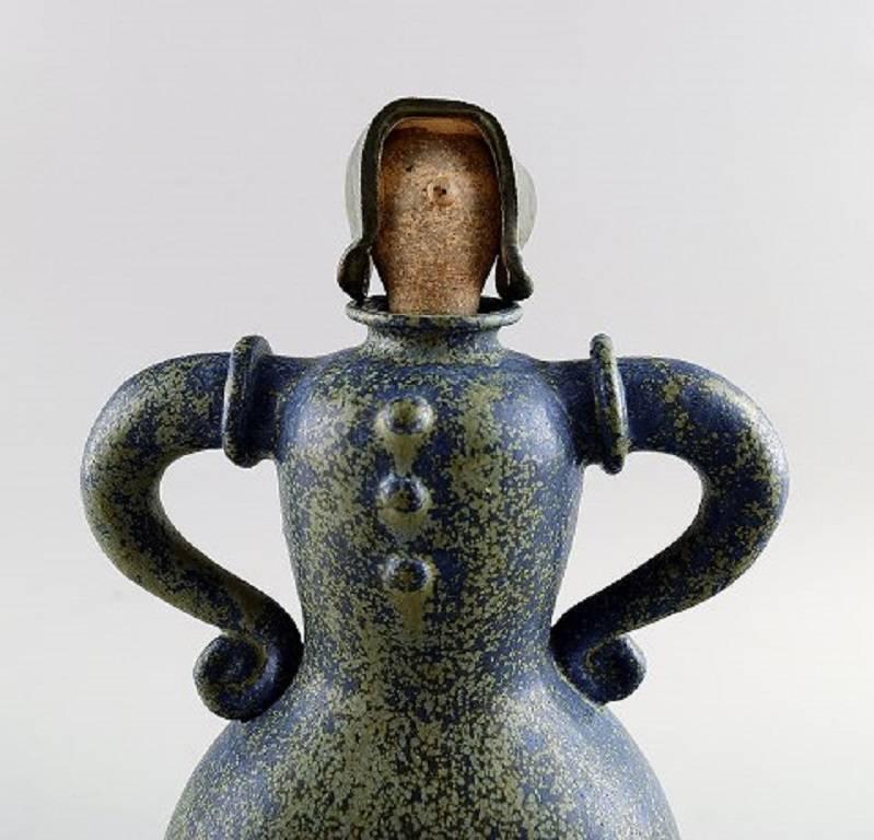 Rare Arne Bang, art pottery bottle / decanter with stopper, female figure,

1940s.

Glaze in green and blue nuances.

In perfect condition.

Marked 