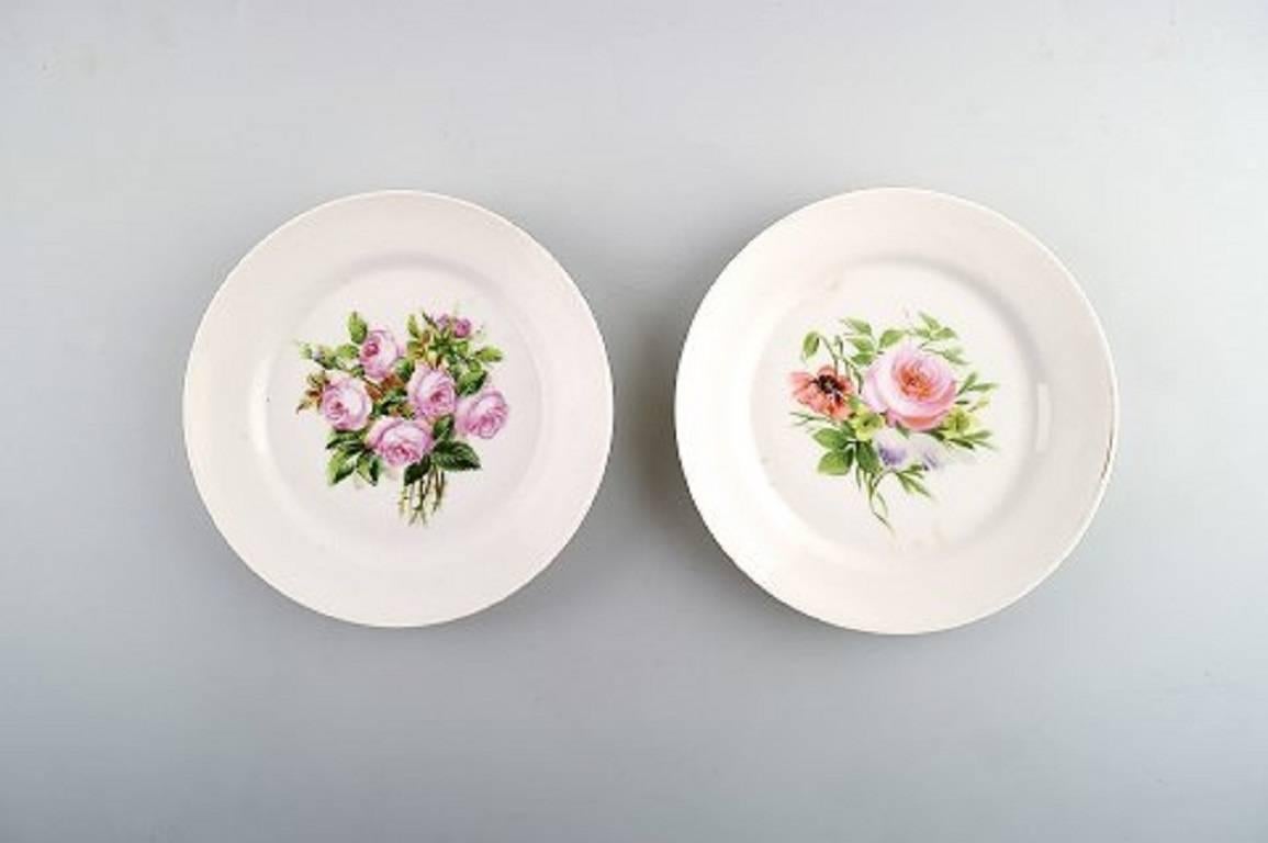 Seven antique B&G Bing & Grondahl plates decorated with flowers.

Hand-painted.

Marked, circa 1870.

Measures: 19.5 cm.

In very good condition.