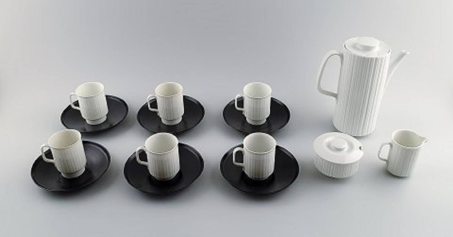 Tapio Wirkkala for Rosenthal Studio-line porcelain noire, six person mocha service in black and white porcelain, modern design, fluted.

Designed in 1962.

Consisting of six mocha cups with saucers, sugar bowl, creamer and mocha jug.

The