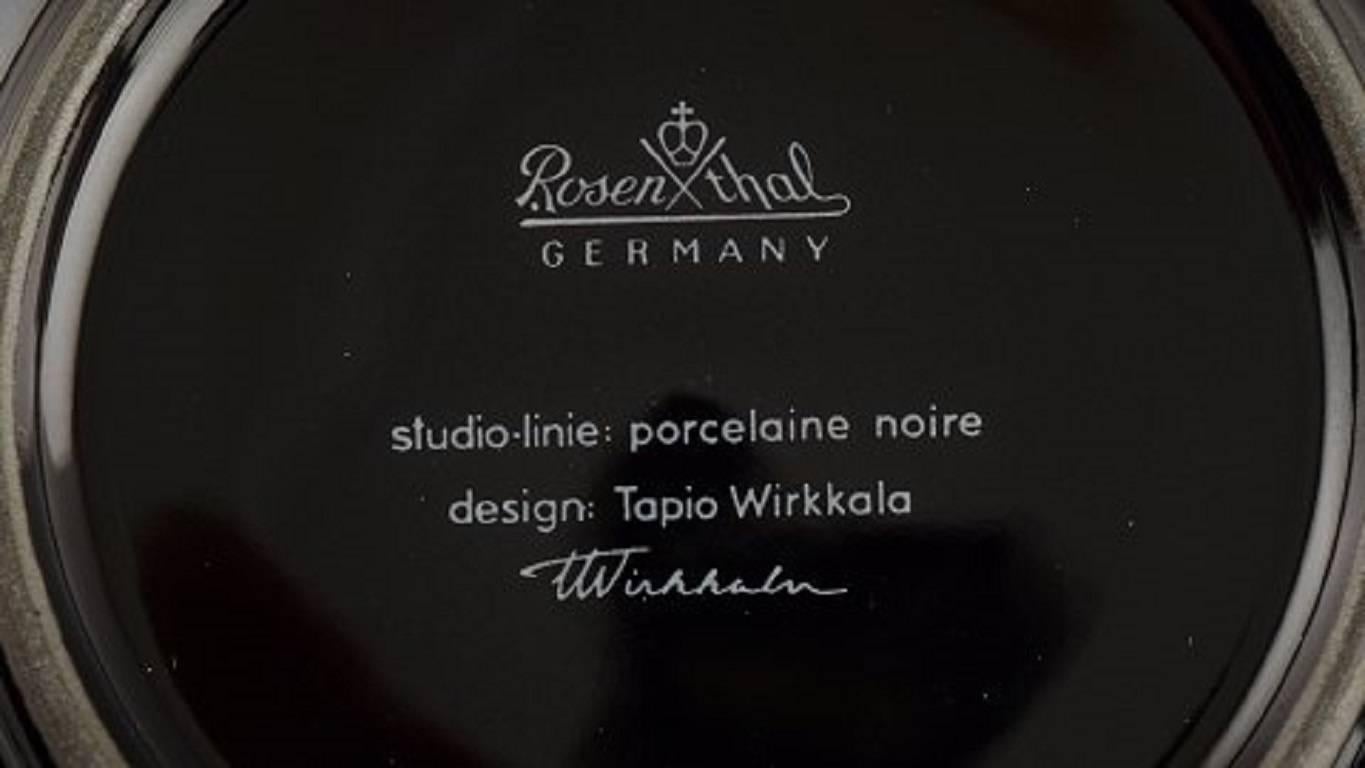 T. Wirkkala for Rosenthal Studio-Line Porcelain Noire, Six Person Mocha Service In Excellent Condition For Sale In Copenhagen, DK