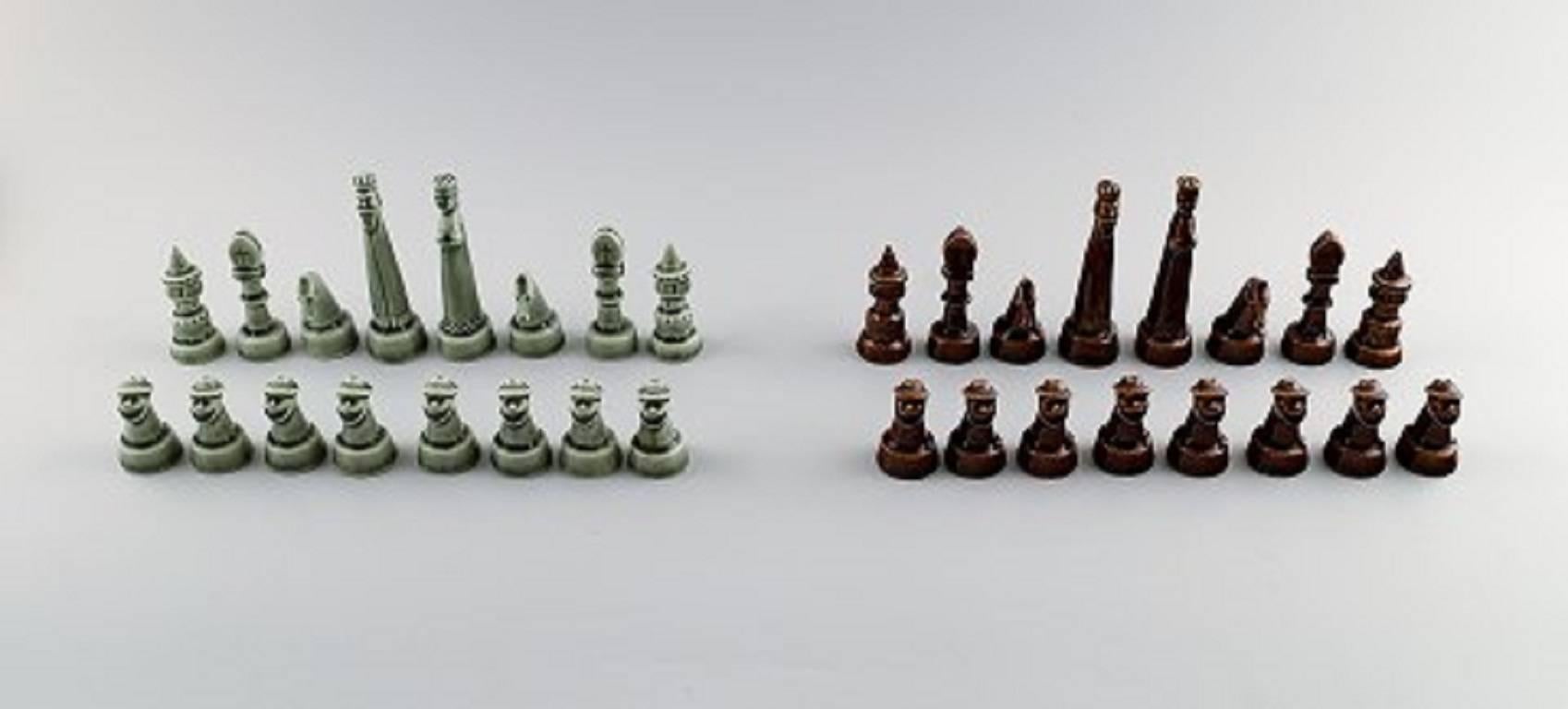 Sven Wejsfelt for Gustavsberg, complete set of chess pieces in ceramics.

Presumably unique, circa 1980. 

32 pieces.

In perfect condition.

Highest measures 9.5 cm.

Marked.