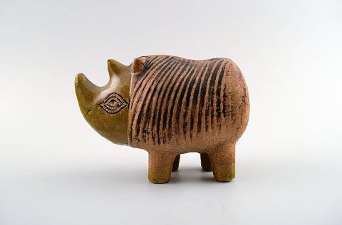Rhino in stoneware, Lisa Larson, Gustavsberg,

Sweden, 1970s.

Measures: 10 cm. x 7.5 cm.

Unstamped.

In perfect condition.