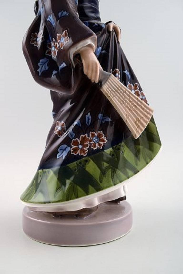 Porcelain Figurine No. 1159, Japanese Woman by Jens Peter Dahl-Jensen In Excellent Condition In Copenhagen, DK