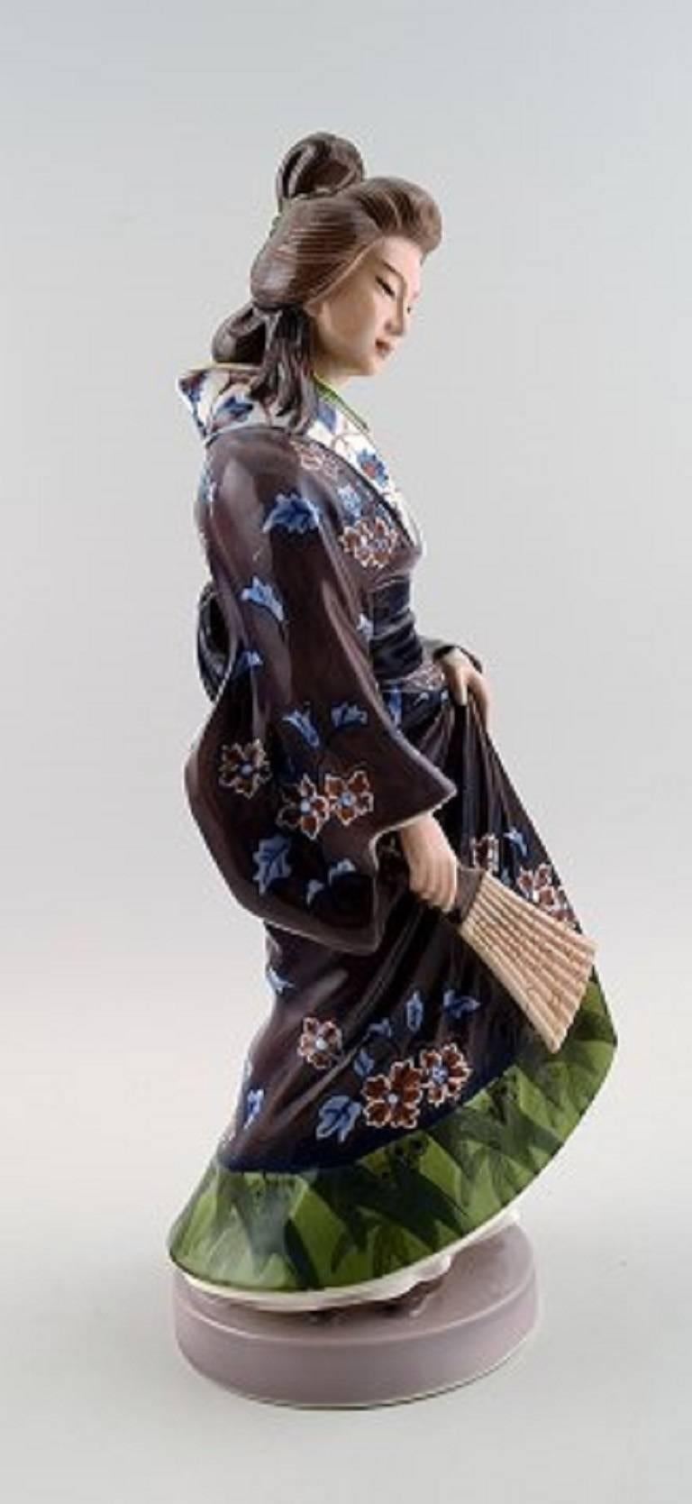 Porcelain figurine no. 1159, Japanese woman by Jens Peter Dahl-Jensen.

Height 37 cm.

1. Quality. In perfect condition.
