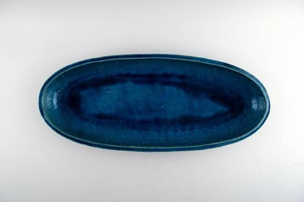 Kähler, Denmark, huge glazed stoneware platter / tray 1960s.

Designed by Nils Kähler. Turquoise glaze.

Measures: 49 cm., 6 cm. high.

Marked.

In perfect condition.