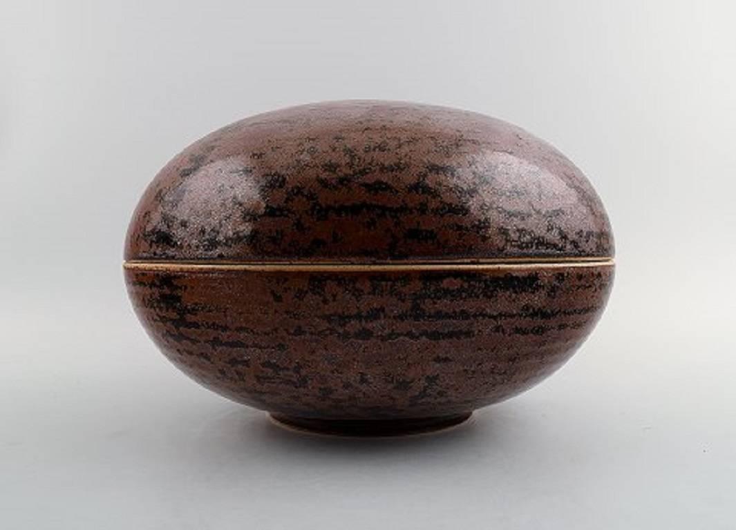 Scandinavo moderno Jane Bailey, Grande Bonbonnière / Vaso con coperchio in gres, Danimarca, circa anni '70 in vendita